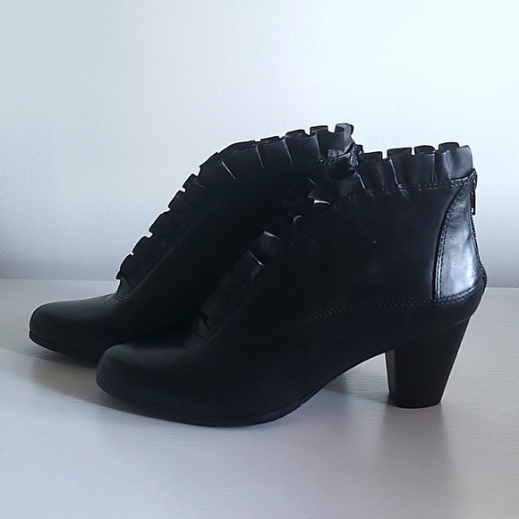 Everybody Shoes - Picture 3 of 5